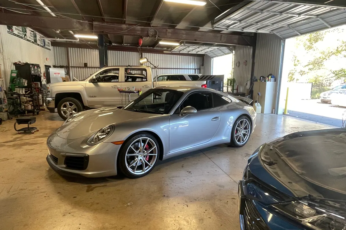 Silver Porsche 911 in the 5Star studio